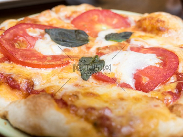番茄和奶酪披萨特写