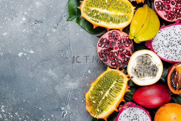 热带和异国情调的水果边框背景。