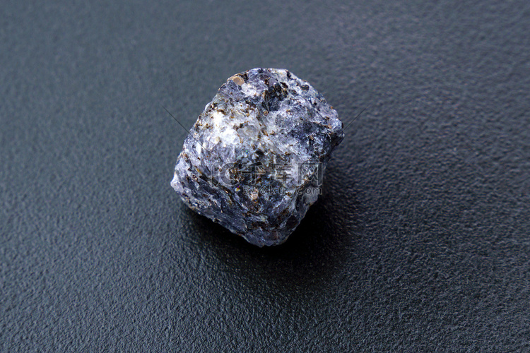 天然矿物石堇青石宝石，地质收藏