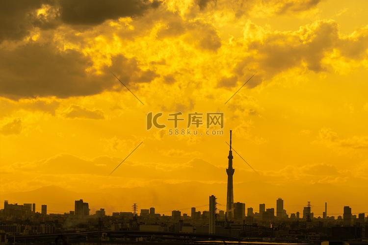 黄昏时分的东京晴空塔和东京街景