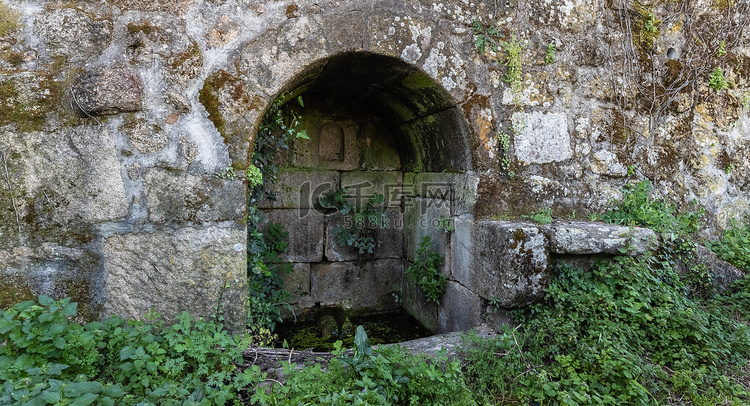 葡萄牙古老的石头水源——古井