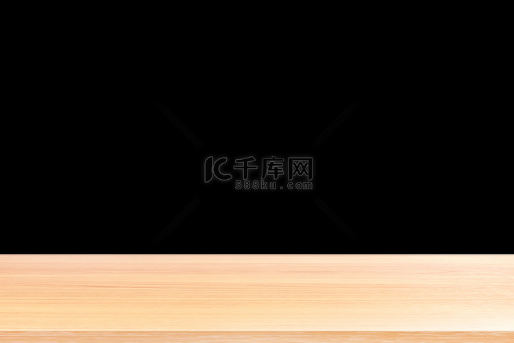 木地板和黑色背景，木桌板在孤立