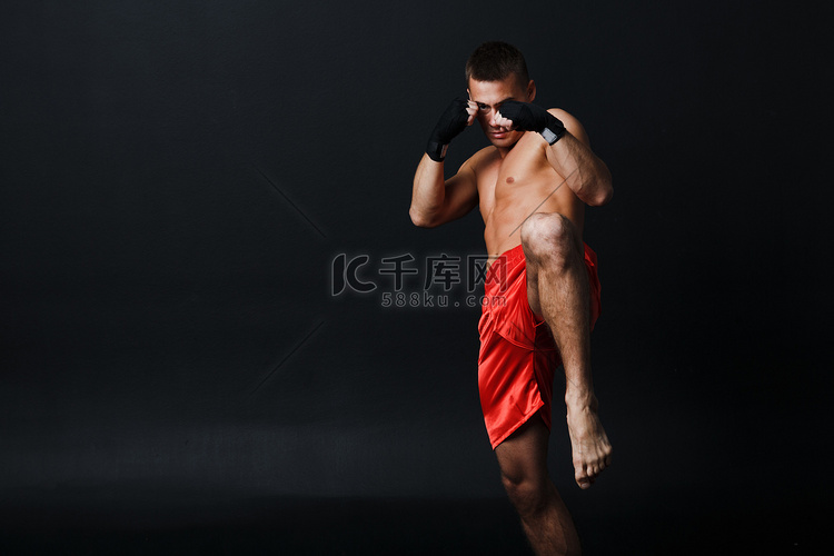 运动员泰拳泰国男子拳击手姿势广