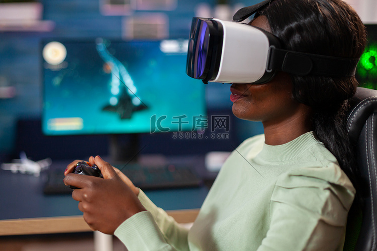 电子竞技玩家使用 VR 耳机进