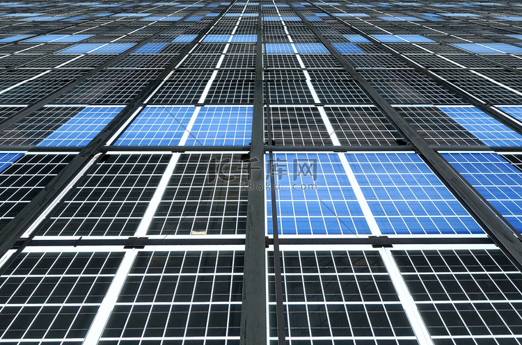 大型太阳能电池板安装