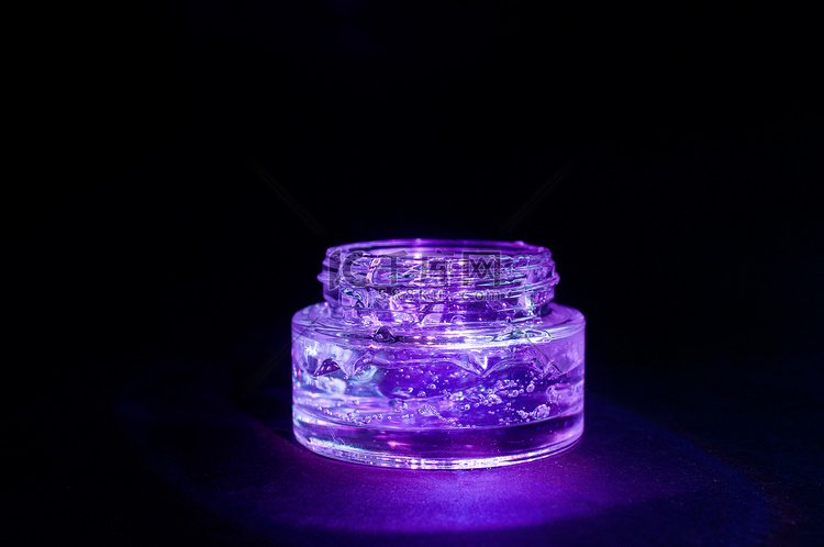 紫色保湿凝胶透明罐