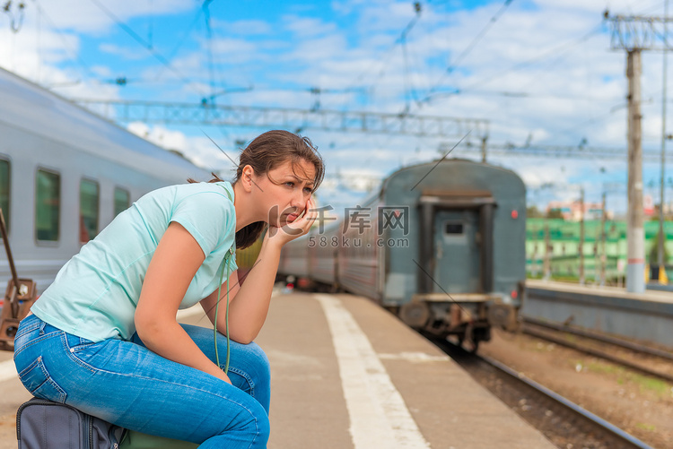 苦恼女孩的肖像迟到了火车