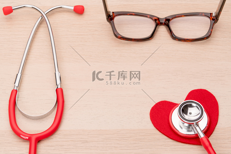 听诊器和红心符号、医疗保健和医