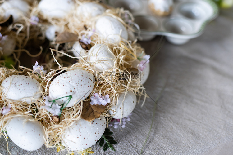 复活节的鸡蛋鸟巢。