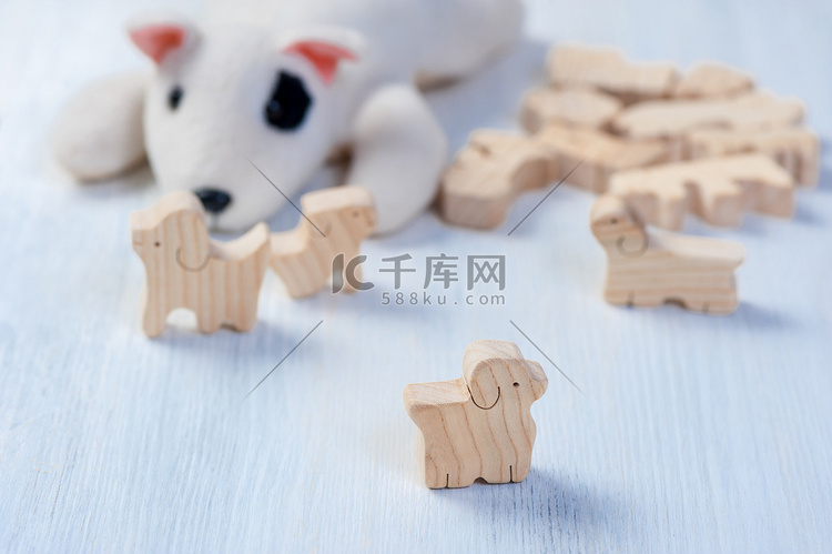 木制玩具动物