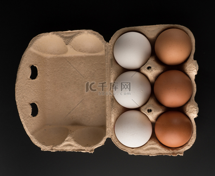 鸡蛋，数量为六块，装在黑色背景