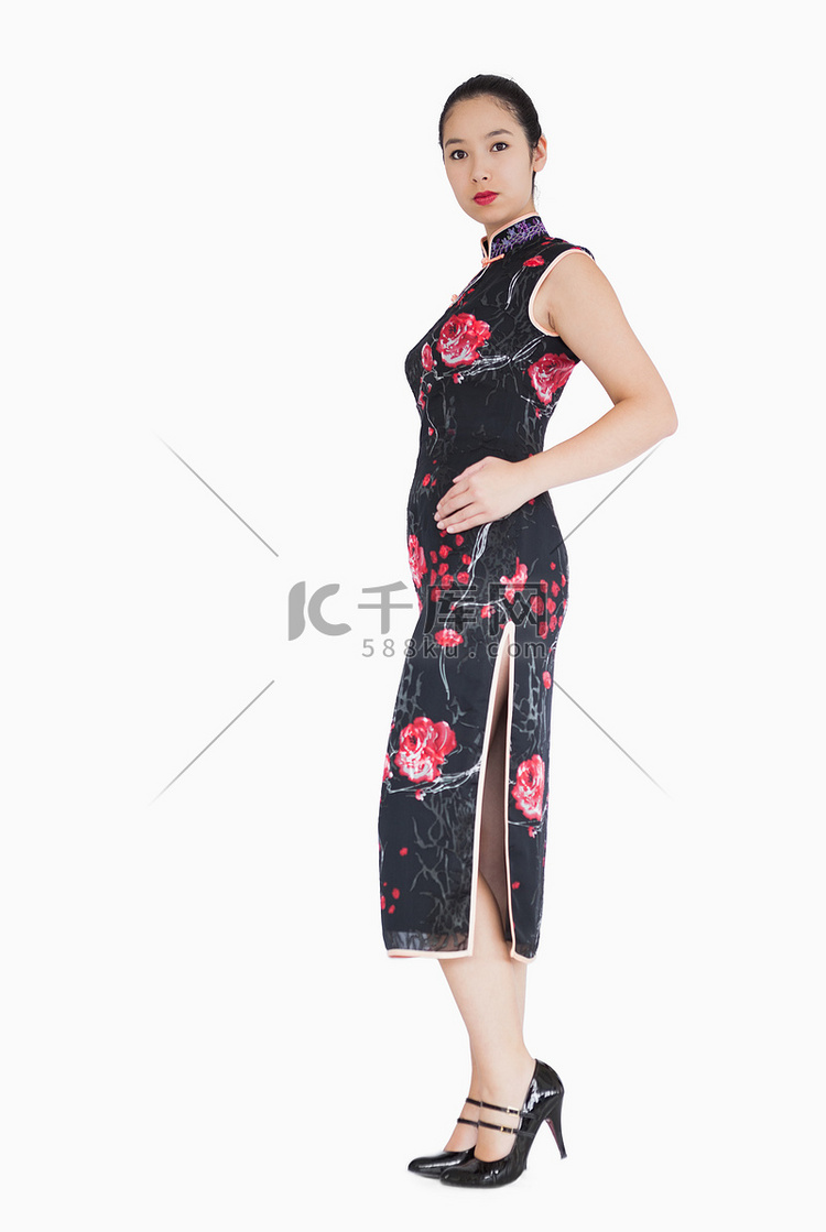穿着亚洲传统服饰的女人