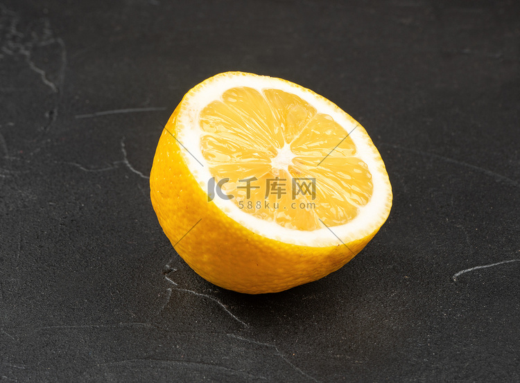 半个水果柠檬