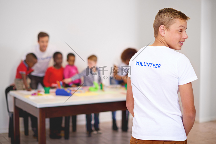 志愿者是社区的中坚力量。