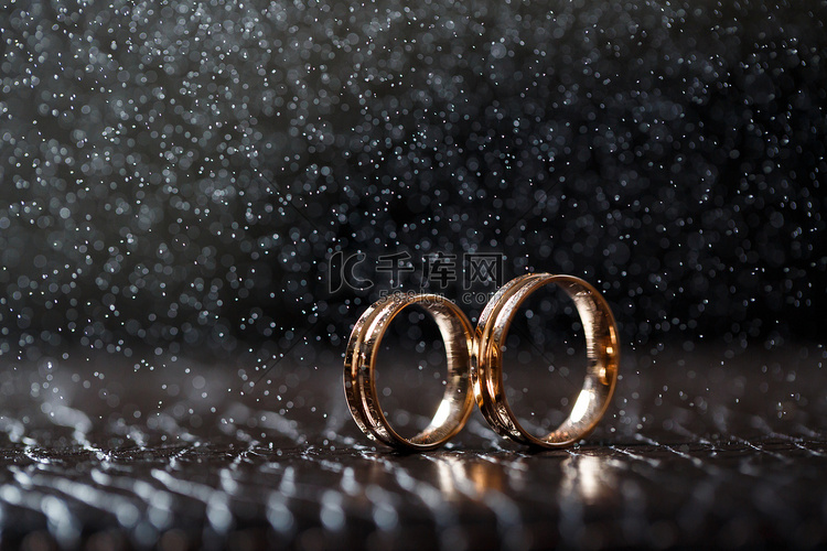 带水滴的结婚戒指，订婚戒指套装