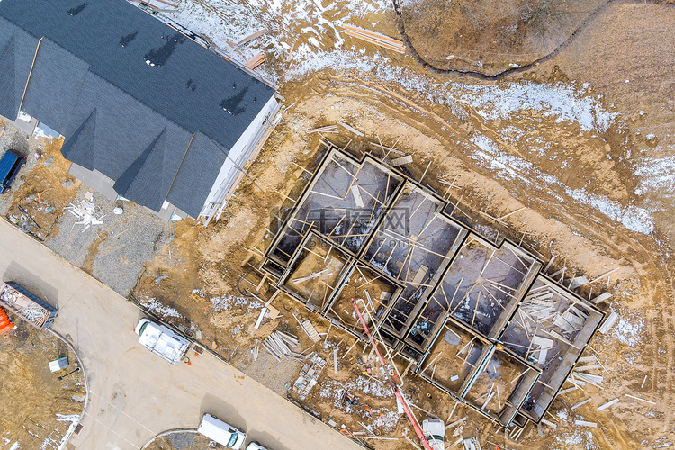 郊区新房建设未完工地基工作准备