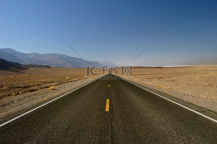 加州死亡谷的开放道路