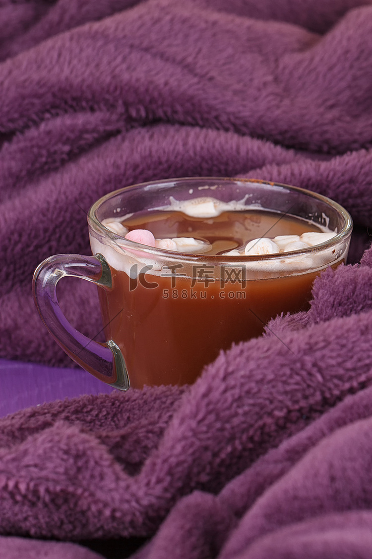 热巧克力，舒适的针织毯。