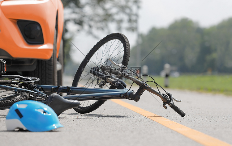 道路上与自行车的事故车祸