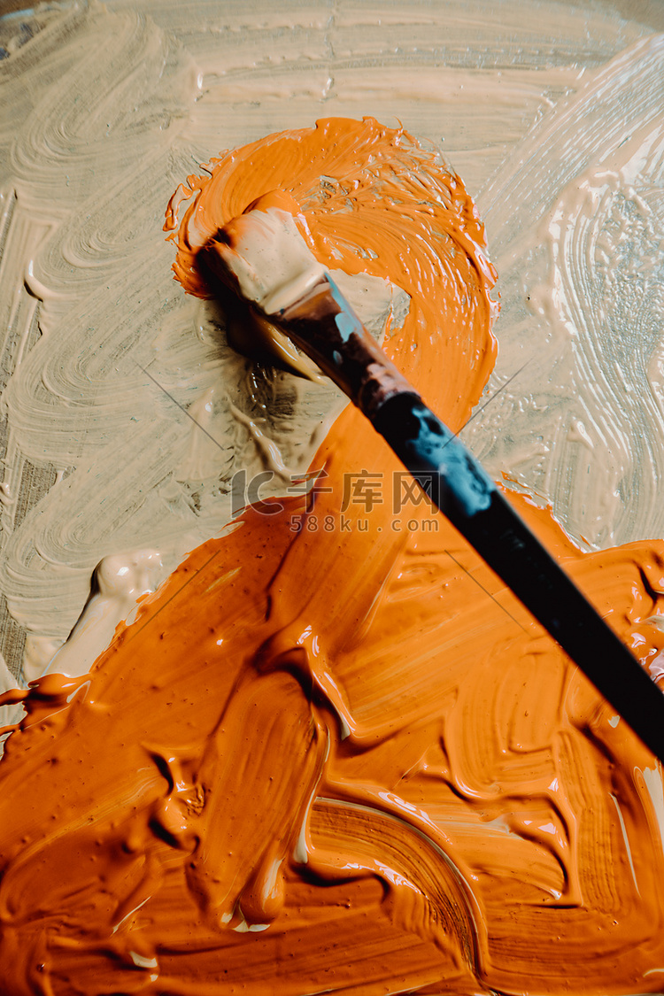 被绘的颜色背景，抽象橙色油漆纹
