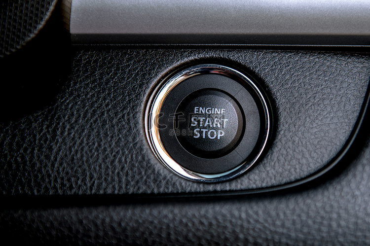 发动机启动按钮。