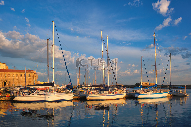 克里特岛干尼亚风景如画的老港口