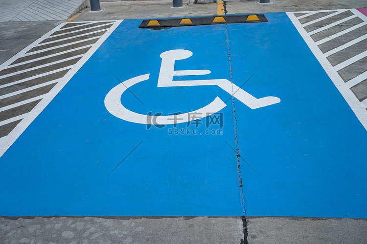 残疾人、轮椅或老年人或无法自助