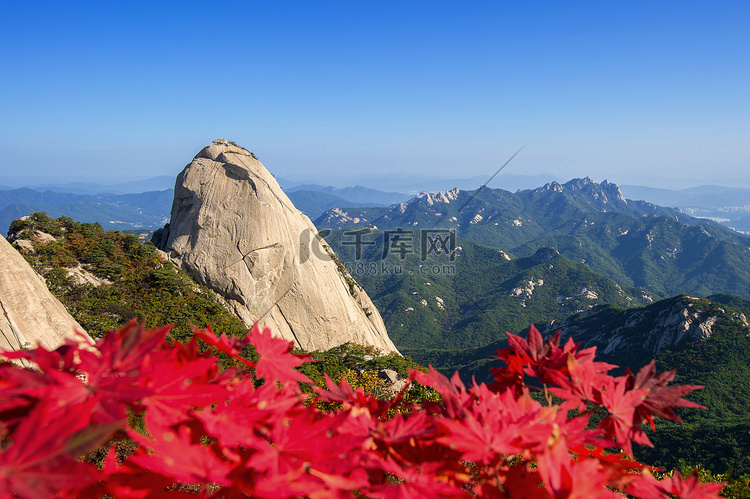 秋天的白云台峰和北汉山，南首尔