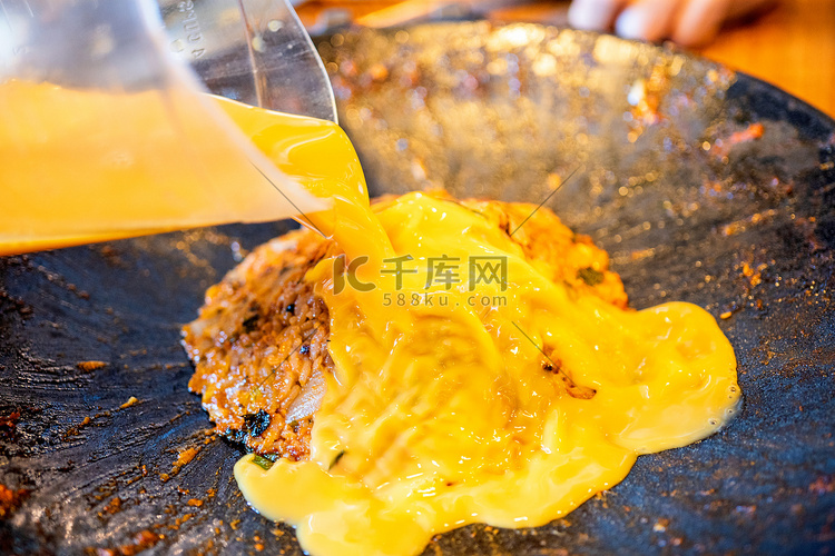 济州岛餐厅的美味火山形炒饭，配