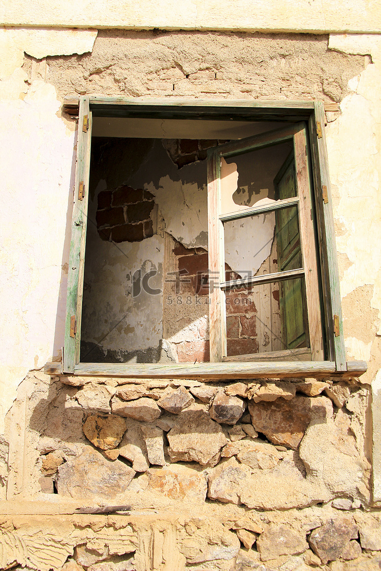 旧房子的破窗和破窗