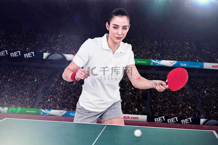 打乒乓球的女运动员的复合图像