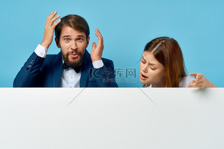 商务男人和女人白色横幅广告演示
