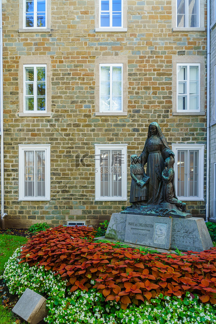 圣玛丽化身雕像，位于魁北克市