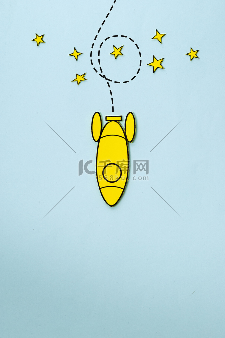 小黄色火箭绕着星星旋转，有复制