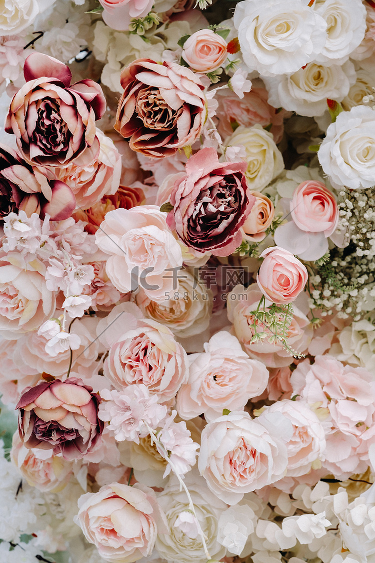 婚礼鲜花的特写镜头。粉色和白色
