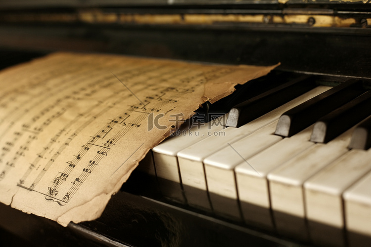 钢琴和旧音符