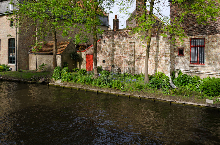 运河在布鲁日，贝居安女修道院