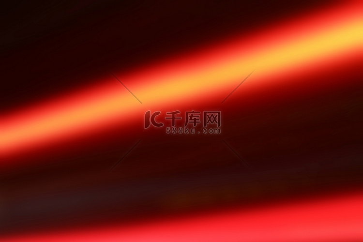 黑色背景上的电源红色光效果光束