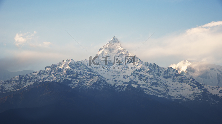 尼泊尔安纳普尔纳山脉的鱼尾景观