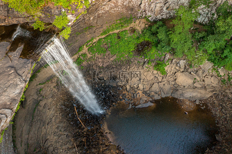 田纳西州臭氧瀑布的瀑布展示了峡