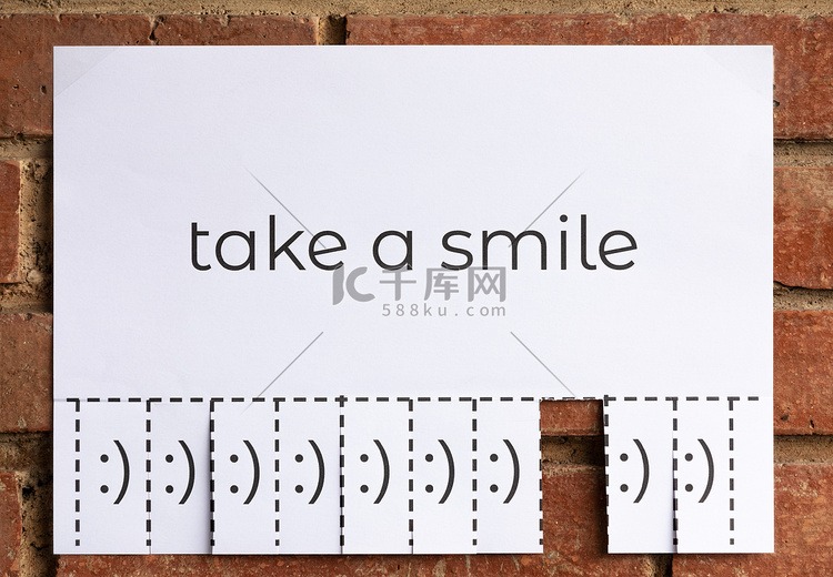 广告海报“Take a Smile”撕下