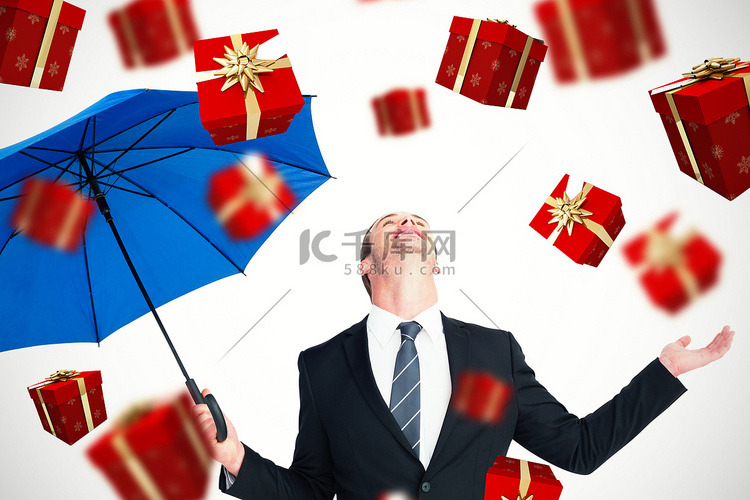 快乐商人手持蓝色雨伞抬头的复合