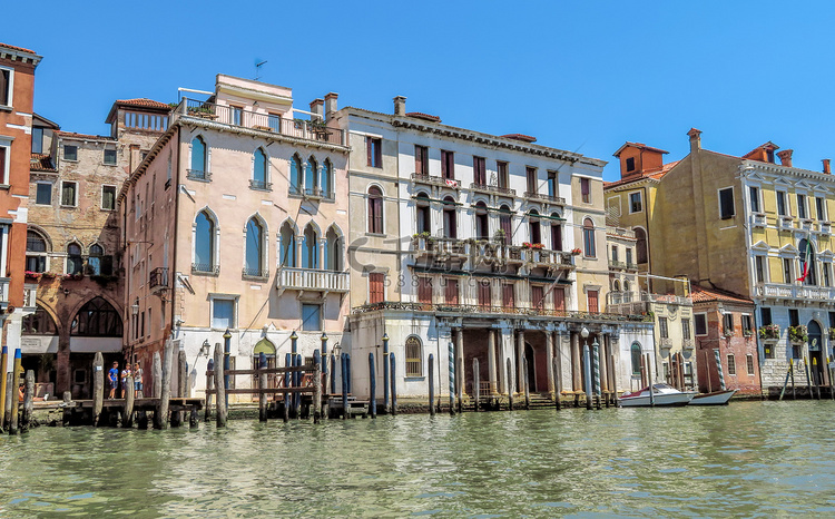 威尼斯 - 从水街到老建筑的景色