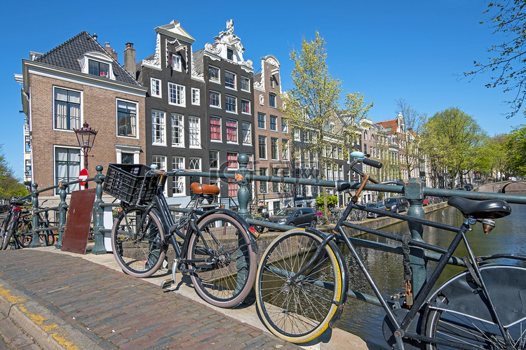 荷兰阿姆斯特丹运河沿岸的中世纪