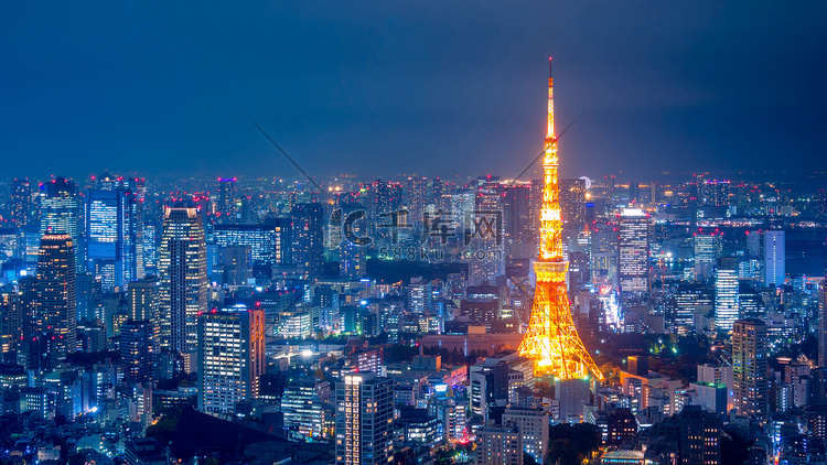 晚上从六本木新城鸟瞰东京塔和东