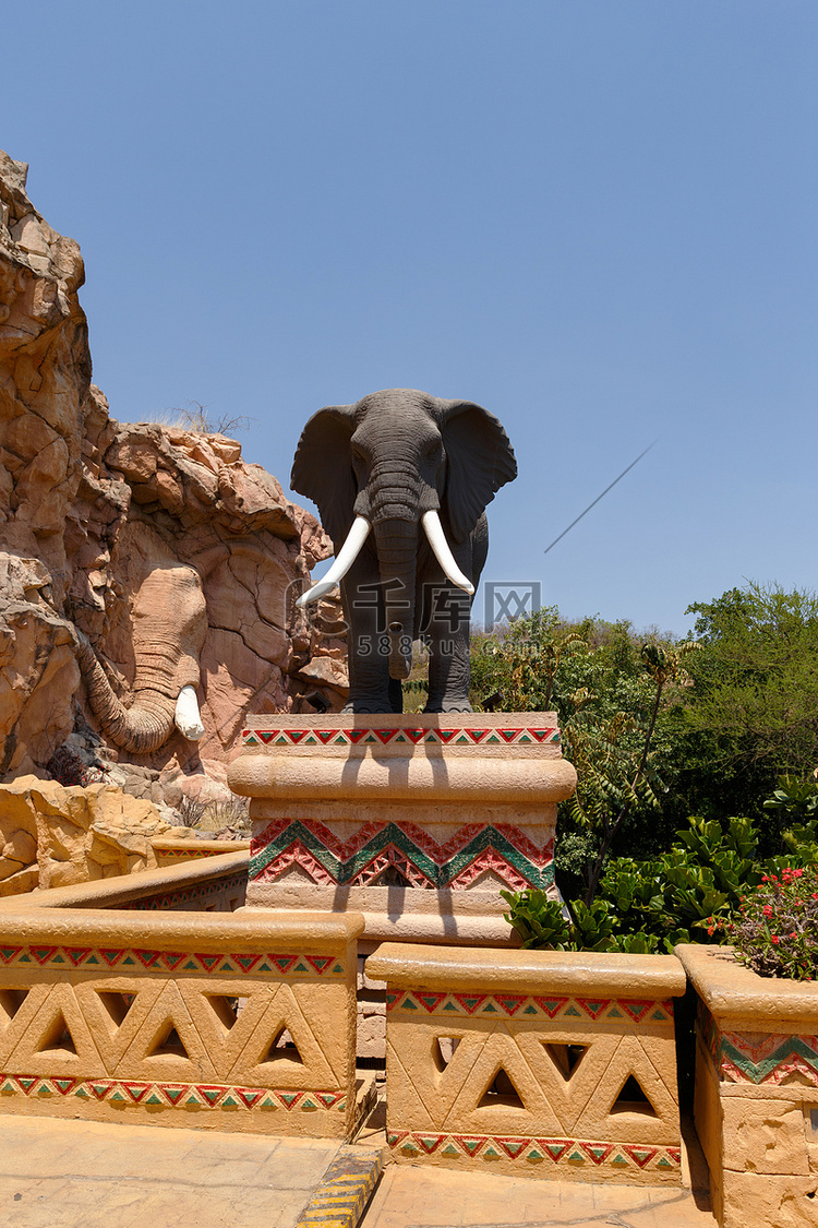 著名失落之城喷泉上的巨型猴子雕