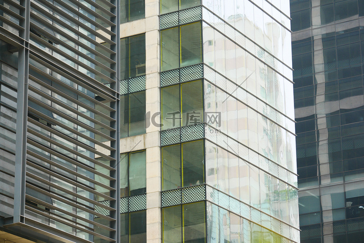 达卡市现代玻璃建筑的细节镜头