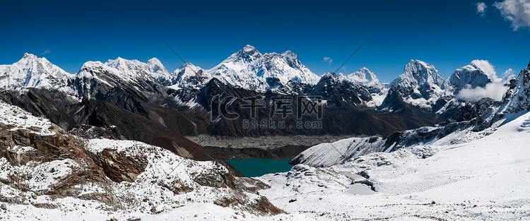 喜马拉雅山峰全景：珠穆朗玛峰、