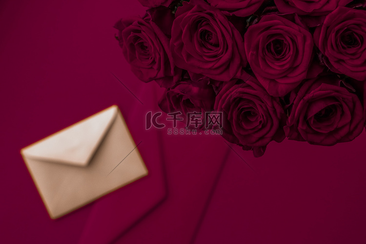情人节送情书和鲜花、豪华玫瑰花