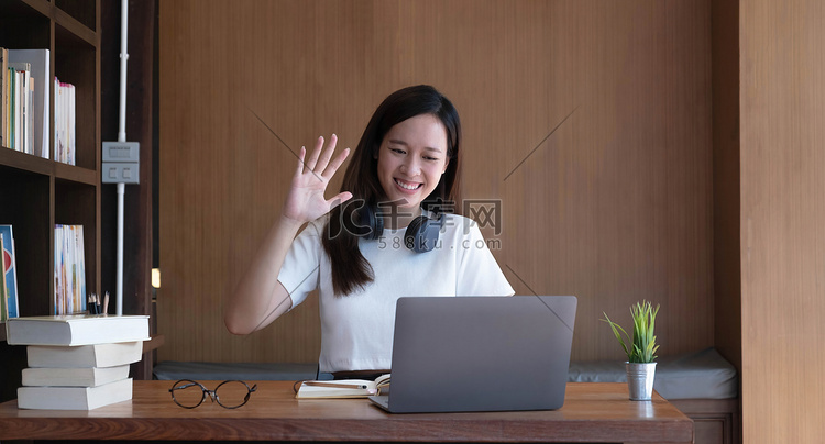 亚洲女学生在线学习班学习在线视